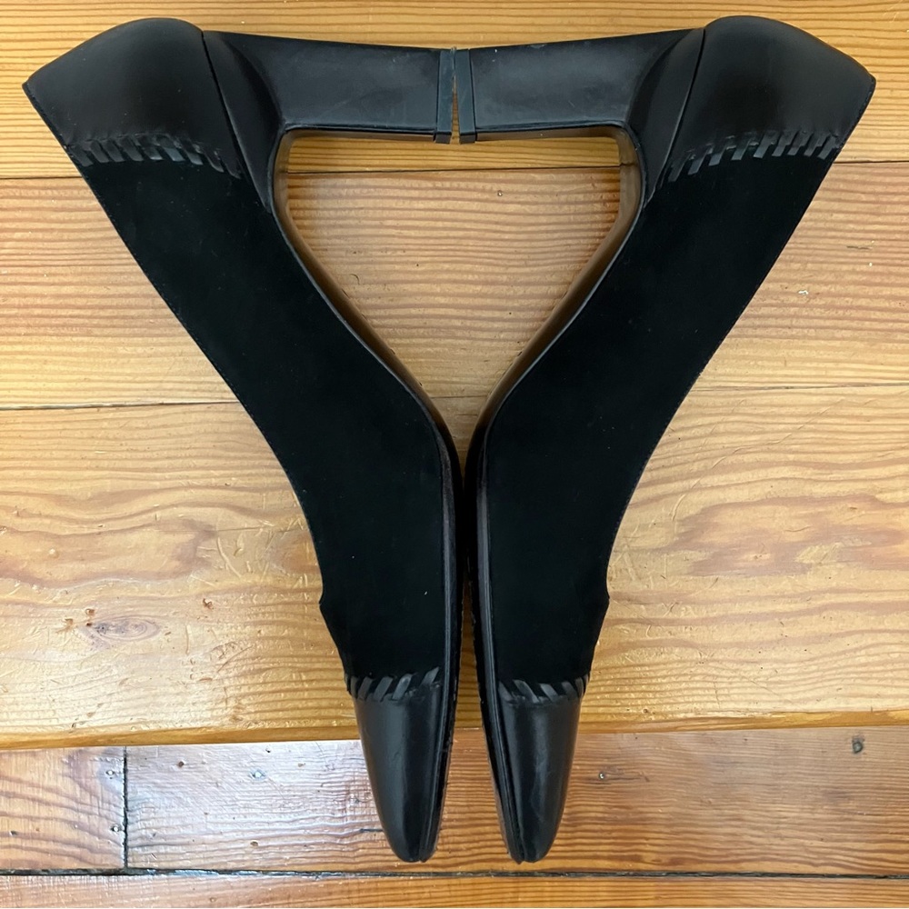 St. John Black Cap Toe Suede & Leather Heels Shoes Italy Designer 8.5 AA Narrow - Picture 6 of 13